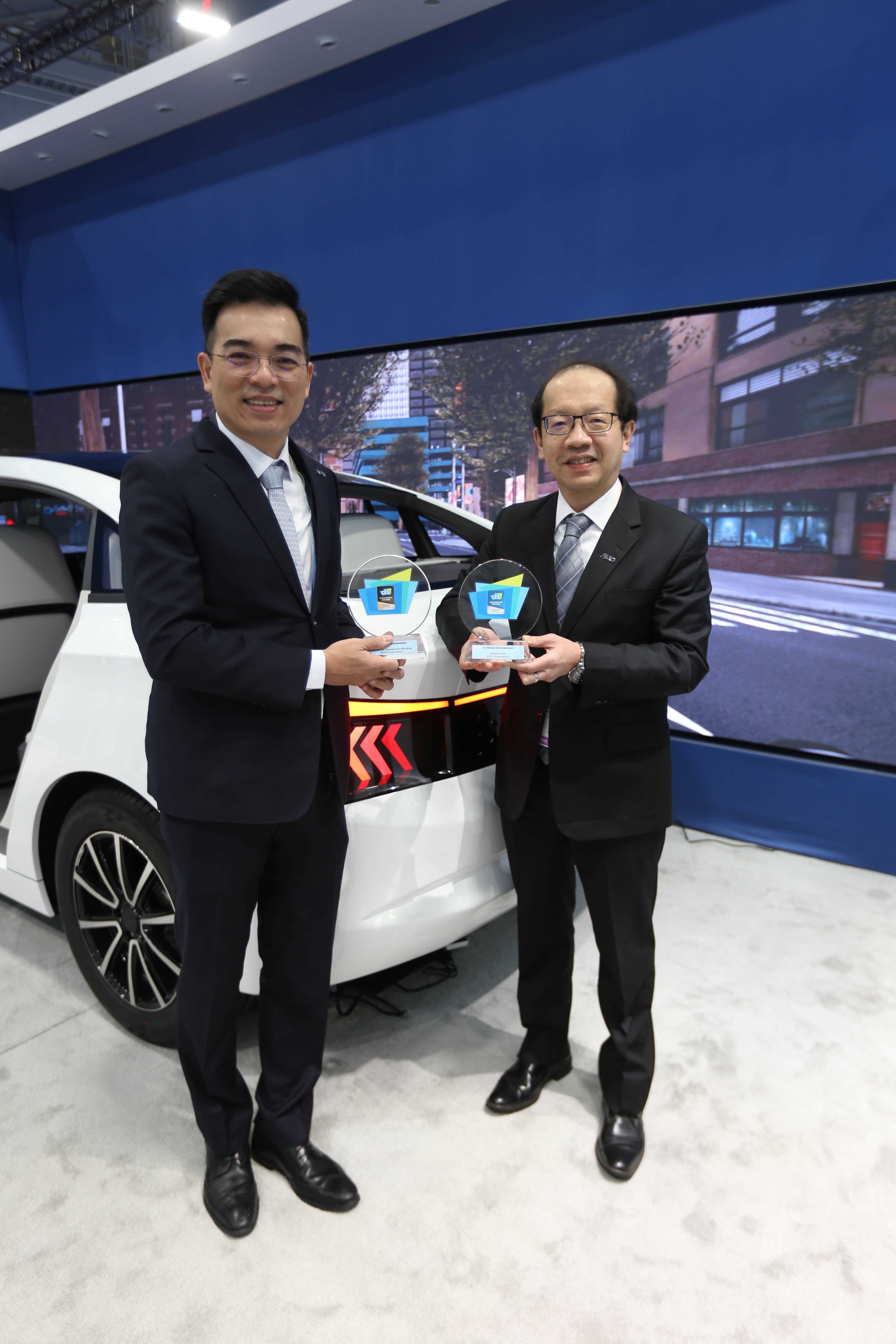 申博太陽(yáng)城以革命性突破的Micro LED車用顯示應(yīng)用，榮獲CES 2024最佳創(chuàng)新獎(jiǎng)、創(chuàng)新獎(jiǎng)殊榮。圖左為申博太陽(yáng)城光電執(zhí)行長(zhǎng)暨總經(jīng)理柯富仁、右為技術(shù)長(zhǎng)廖唯倫