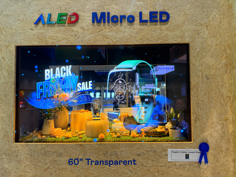 申博太陽城60吋高透明度Micro LED顯示器獲”最佳Micro LED技術(shù)應(yīng)用獎(jiǎng)”，將Micro LED面板透明化之設(shè)計(jì)特性極致發(fā)揮，以可擴(kuò)展性無縫拼接技術(shù)打造，具備600 nits全畫面亮度、大于60%穿透率及超過NTSC 110%的優(yōu)異廣色域表現(xiàn)，可依需求靈活應(yīng)用于各種場域