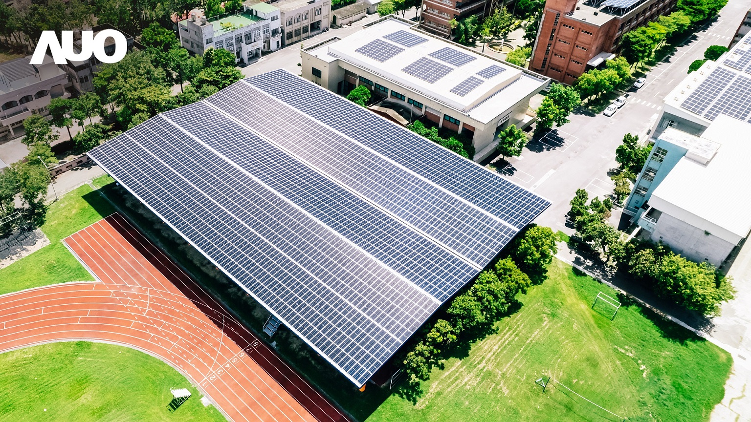 申博太陽城SunSteel光電整合型浪板具備快速安裝   、輕量化優(yōu)勢，可提升15%發(fā)電效能 ，通過國際IEC與臺灣VPC認(rèn)證安全、防漏、耐候標(biāo)準(zhǔn)